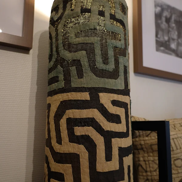 Lampe artisanale en raphia cylindrique Kuba 1